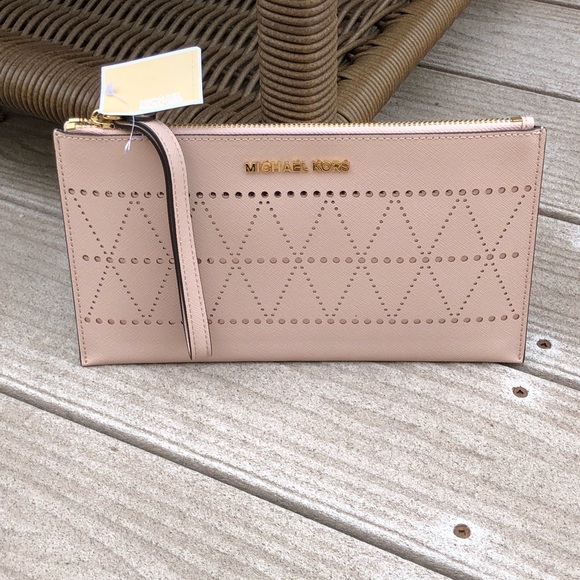 NWT Michael Kors perforated zip wristlet - Picture 2 of 6